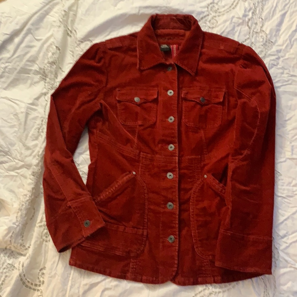 Red corduroy jacket . Jag jeans . Large stretch . Cotton